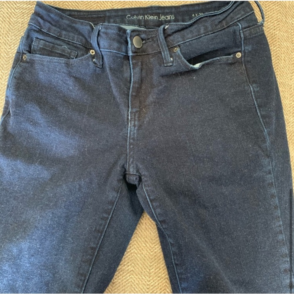 Excellent Preowned Condition Calvin Klein Jeans Size 4. Very Cute.